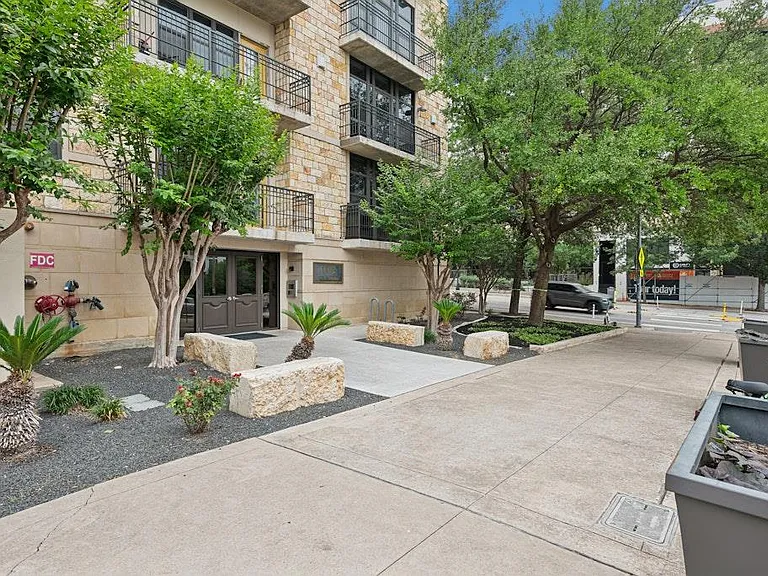 1812 West Ave #200 — Photo 3