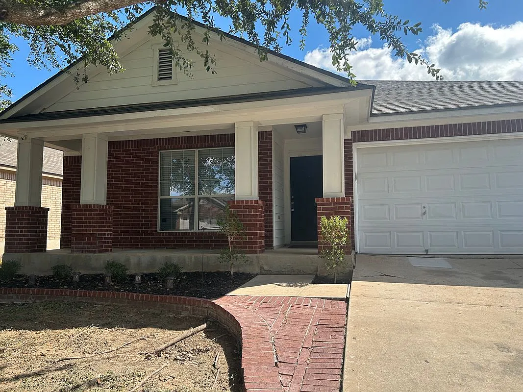 3 bed, 2.0 bath, 1705 sqft, $2,100 — Photo 1