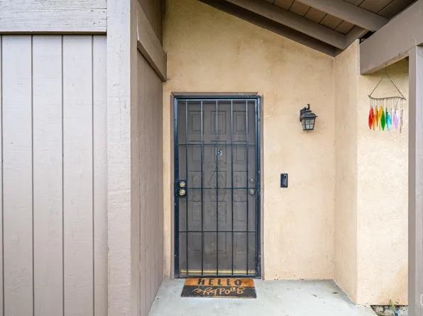 5601 Midsummer Dr #B, Bakersfield, CA 93308