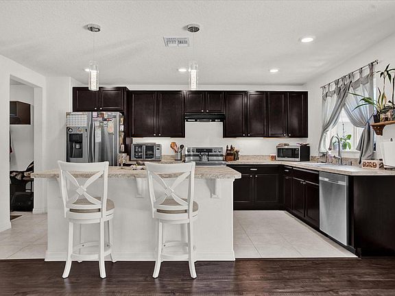 3rd image of 6464 Domenico Ct