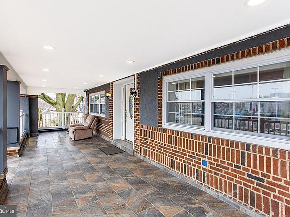 5th image of 2016 Robbins Ave