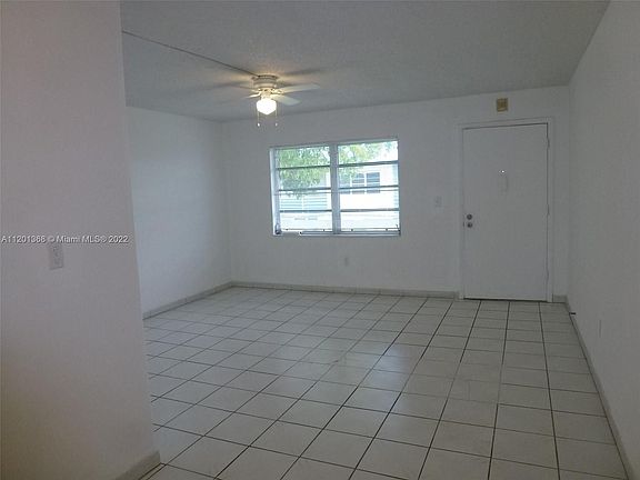 4th image of 20230 NE 2nd Ave APT U19