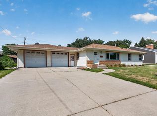 2124 Dixon Dr, Bloomington, MN 55431