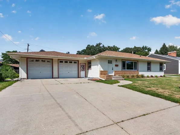 2124 Dixon Dr, Bloomington, MN 55431