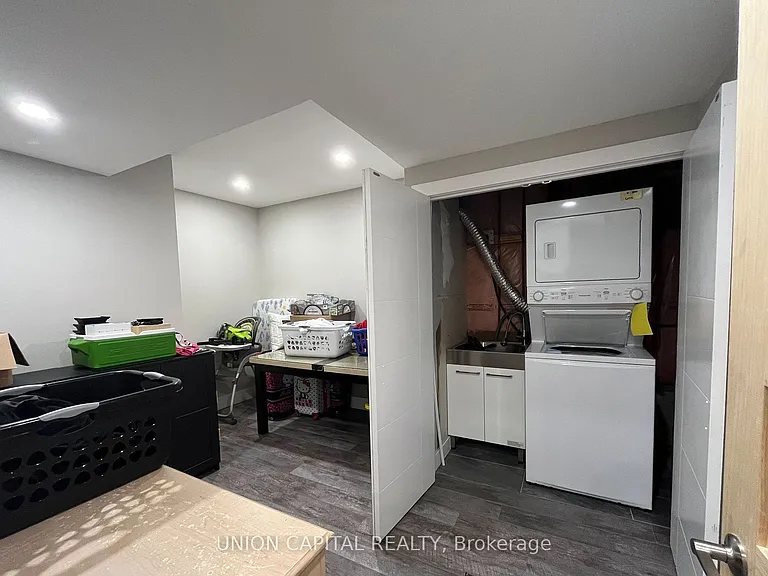 37 Roughley St #BASEMENT — Photo 8