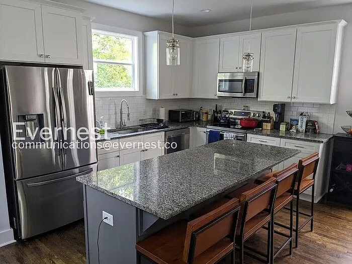 336 Queen Ave — Photo 4