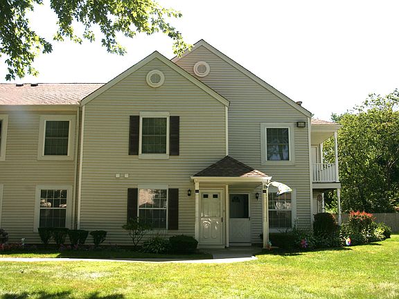 2nd image of 327 Artist Lake Dr