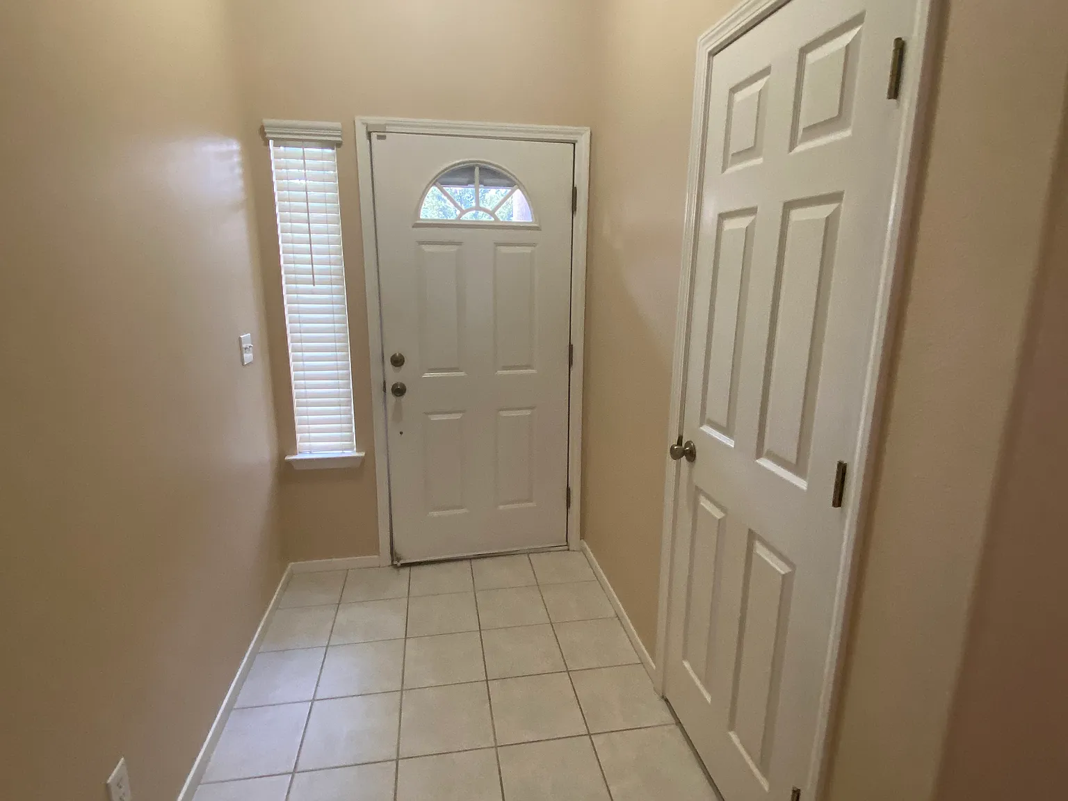 3 bed, 1421 sqft, $2,100 — Photo 3