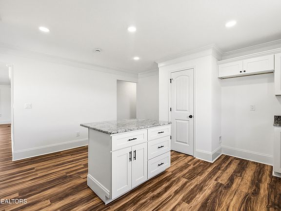 5th image of 141 Neal Dr