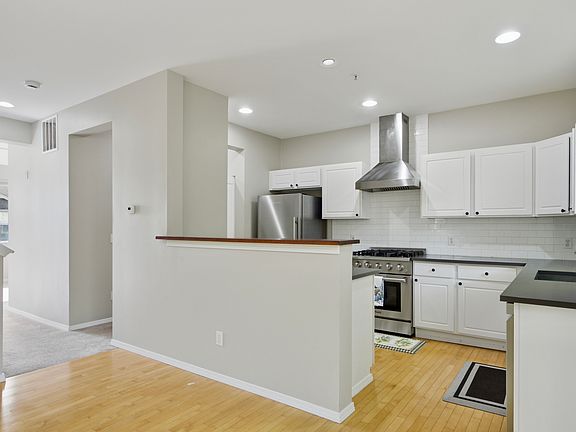 5th image of 5203 236th Pl SE #224