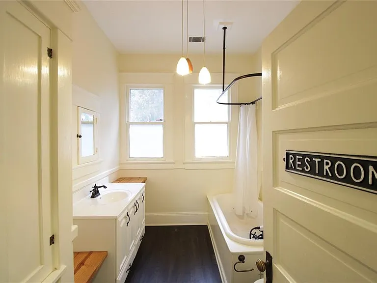 834 E University Ave — Photo 12