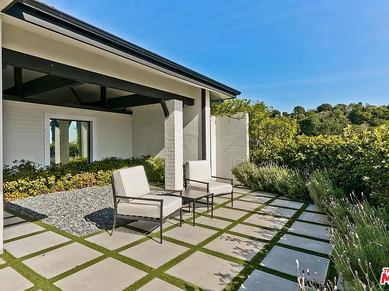 1075 Wallace Rdg — Photo 44