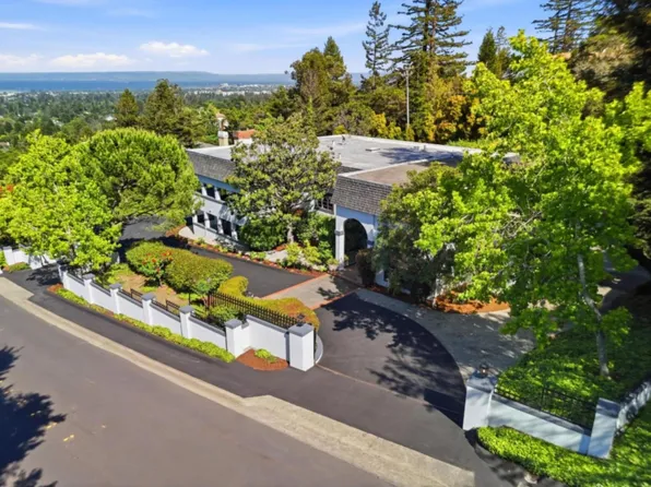 555 Chateau Dr, Hillsborough, CA 94010