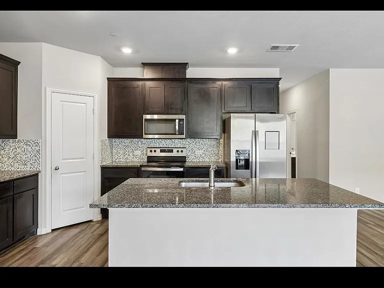 3121 Solana Cir — Photo 16