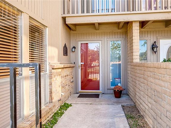 3rd image of 804 Shady Creek Ln