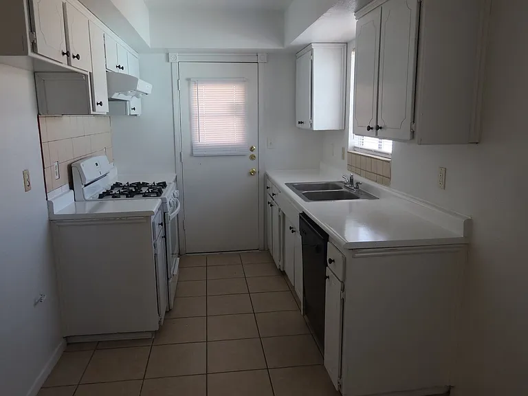 3827 Olympic Ave — Photo 7