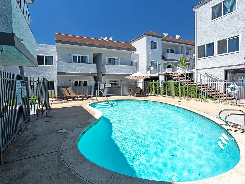 Gilmore/Hamlin Apartments