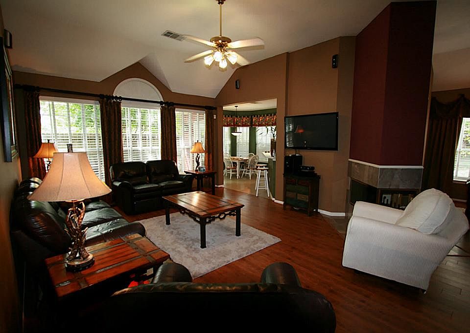 1st image of 69 Parkway Pl