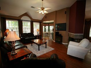 69 Parkway Pl, Jersey Village, TX 77040