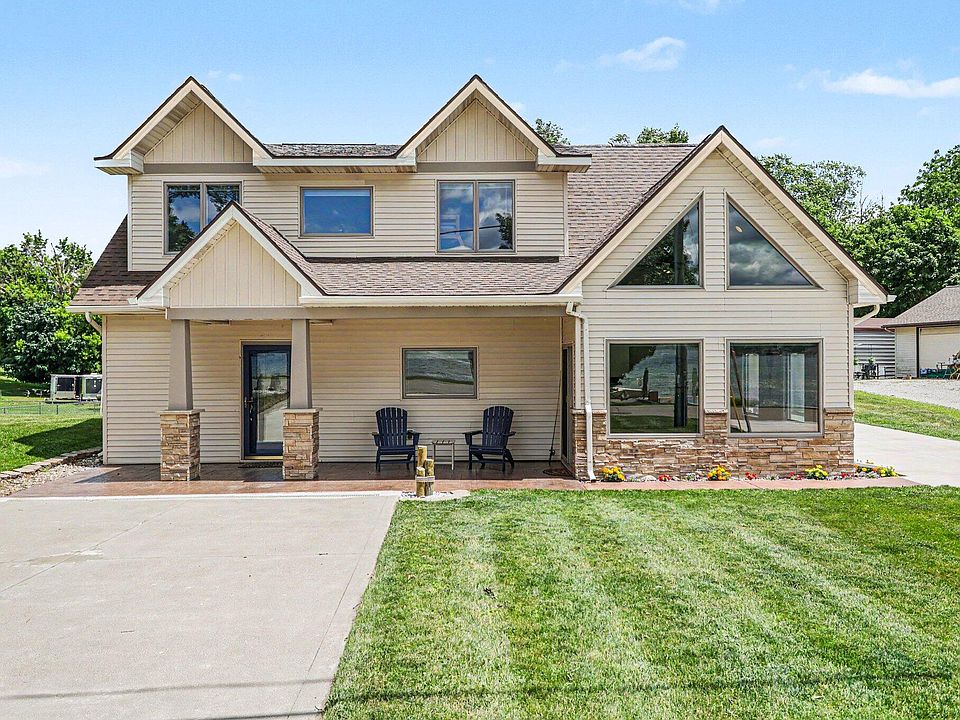1st image of 703 Lake Dr