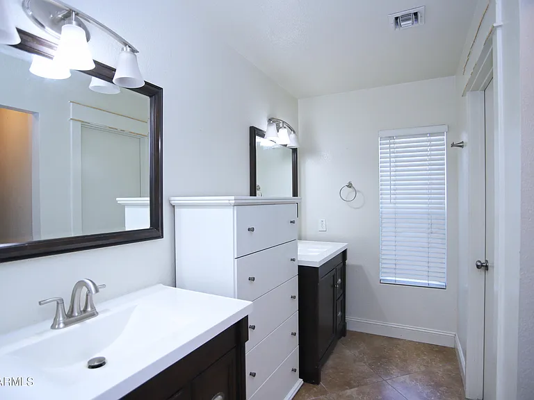 1317 E San Angelo Ave — Photo 24