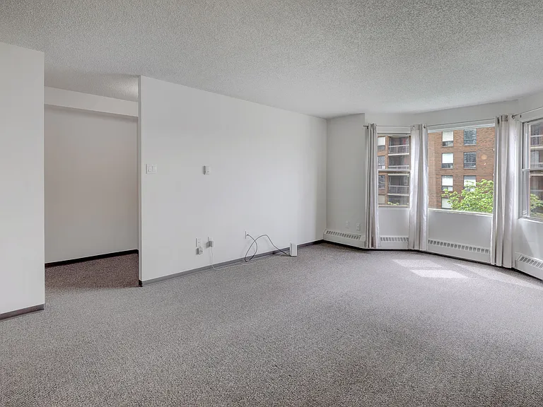 1010 13th Ave SW #604 — Photo 3