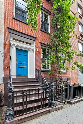 Rented by Compass | media 18