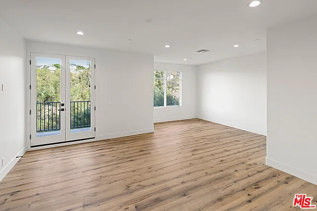 3373 Coldwater Canyon Ave — Photo 29