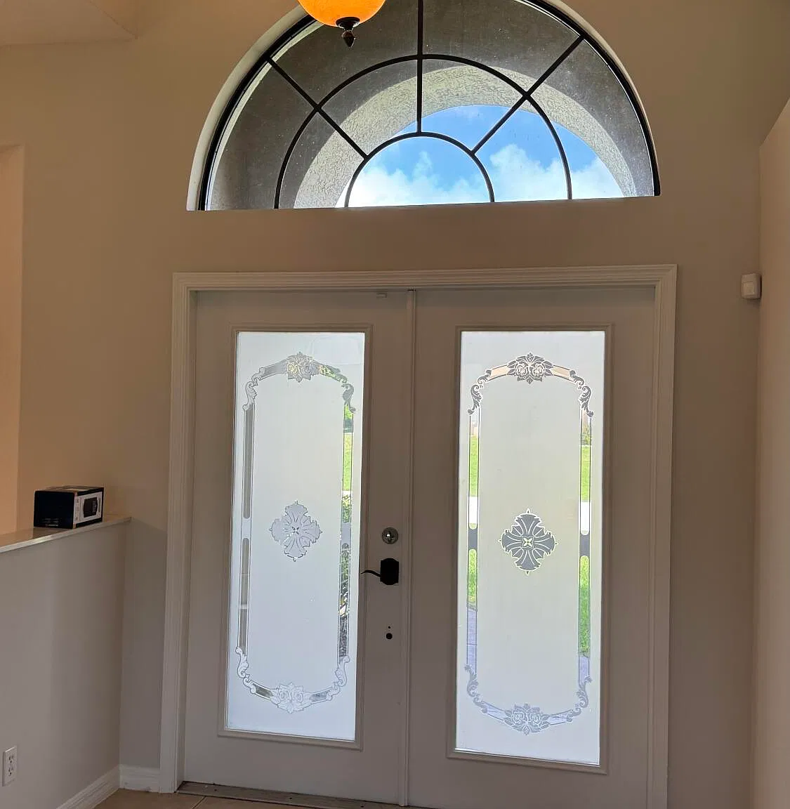 3 bed, 2.0 bath, 2049 sqft, $2,600 — Photo 3