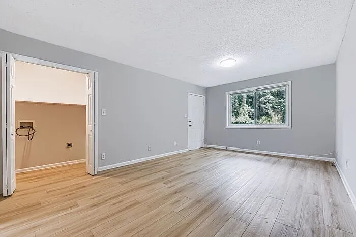 2 bed, 1.0 bath, $1,095 — Photo 4