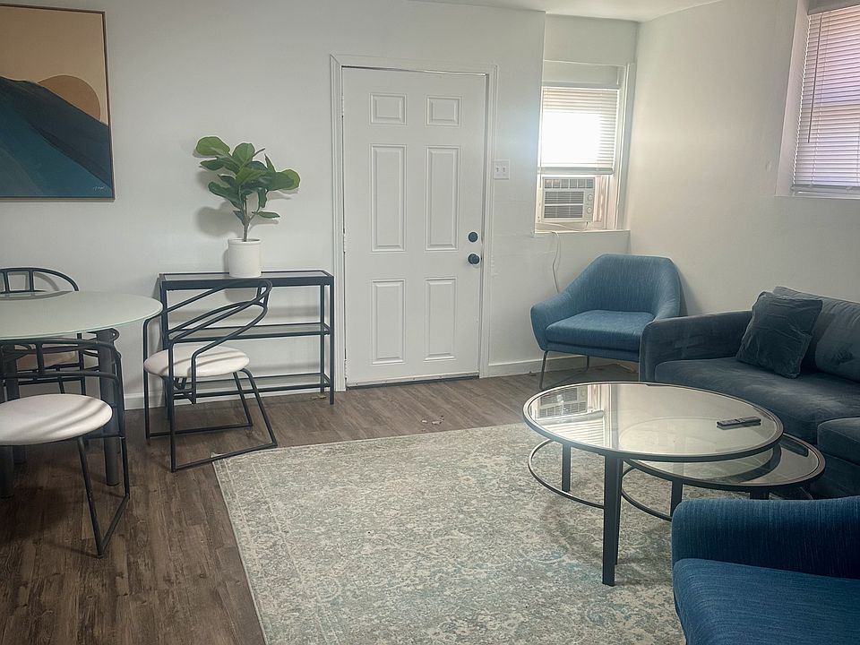 1st image of 1922 W Washington St #11290028