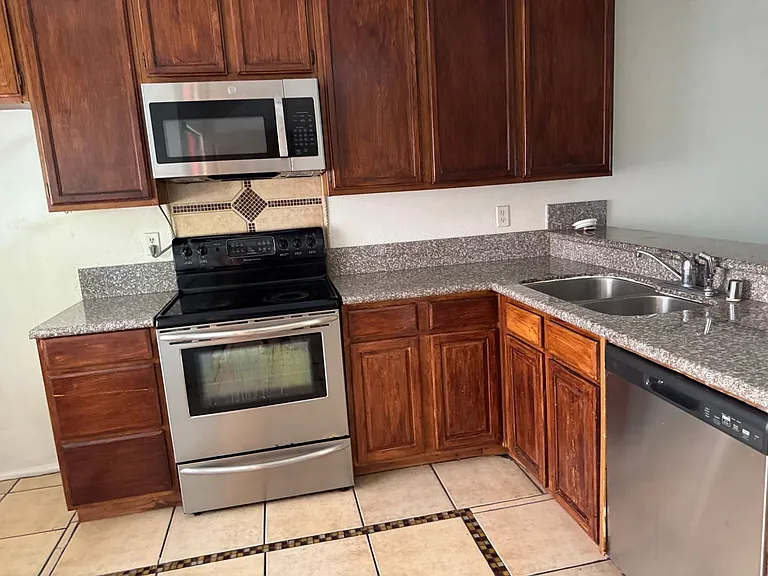 941 W Carson St #209 — Photo 7