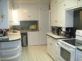 4th image of 621 E 17th St