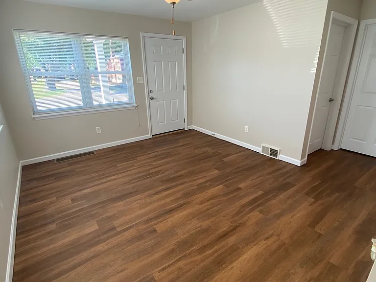 244 W Loretta Ave — Photo 2
