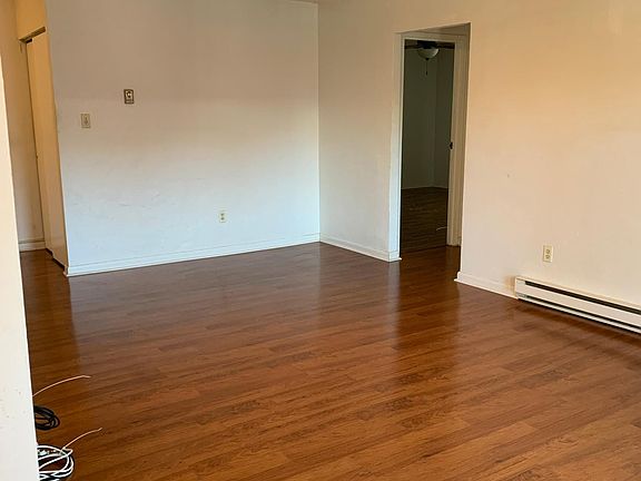 2nd image of 400 Campbell Cir #G-4