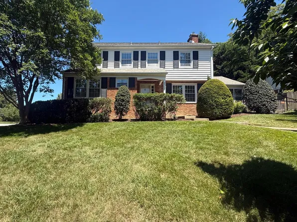 6717 Pemberton St, Bethesda, MD 20817