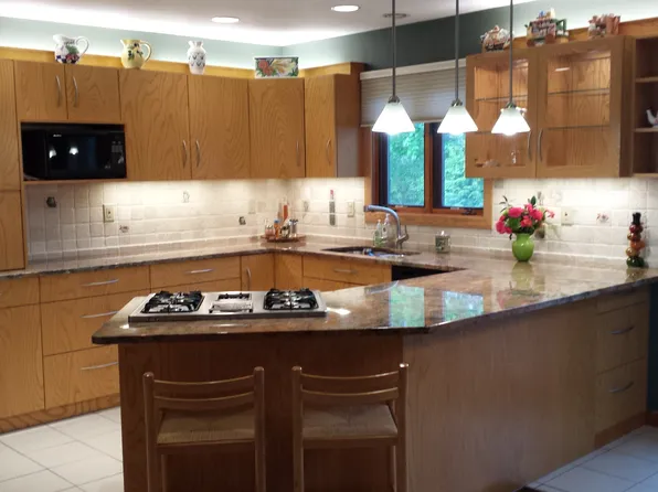 21 Alpine Way, Livingston, NJ 07039