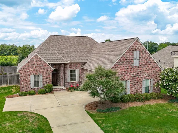 136 Sweetbriar Cir, Canton, MS 39046