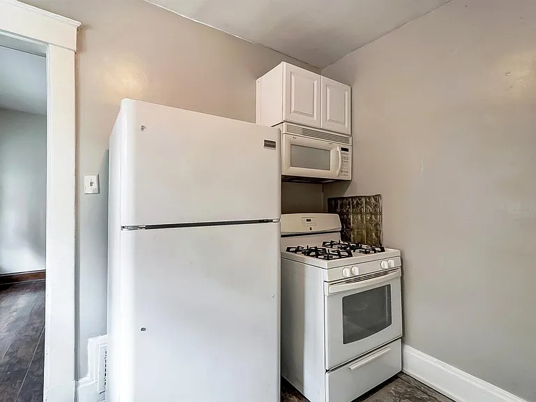 Fridge, mirowave and stove