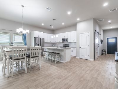 772 Crestview, Floresville, TX, 78114