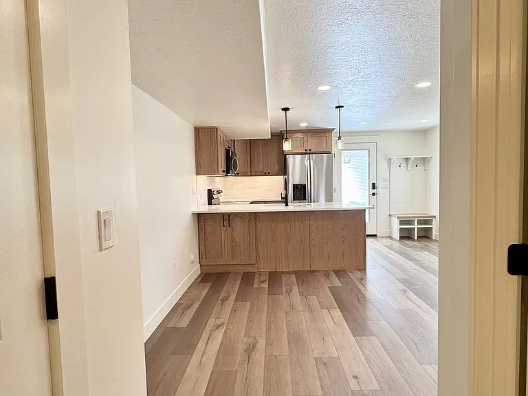 698 S Lake View Dr #B — Photo 9