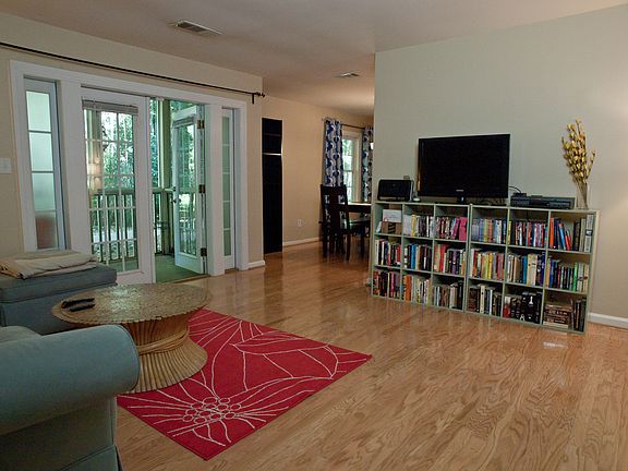 3rd image of 1445 Monroe Dr NE APT C8