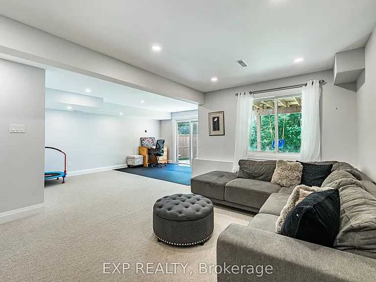 63 Wood Grove Cres — Photo 34