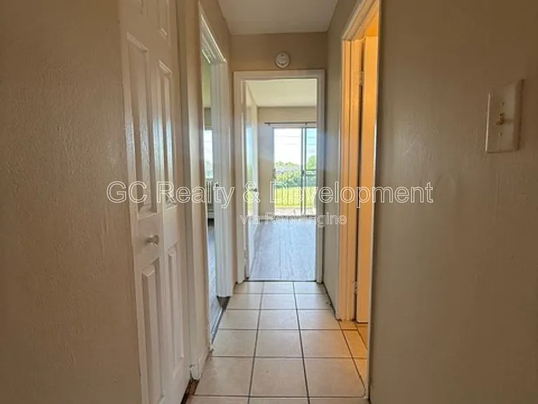808 W College Blvd #302 — Photo 6