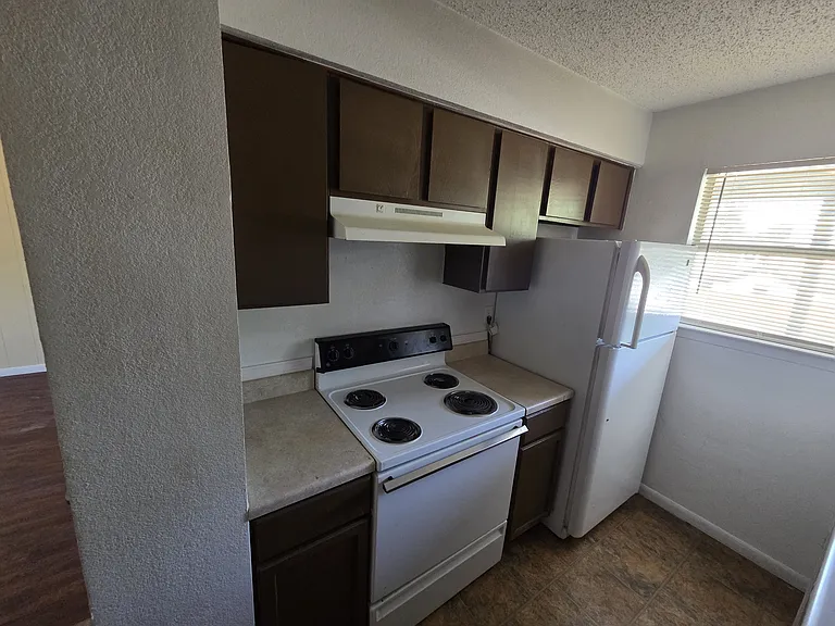 601 Harbour Ave #208 — Photo 5