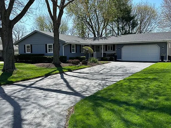 5631 Pepper Dr, Rockford, IL 61114