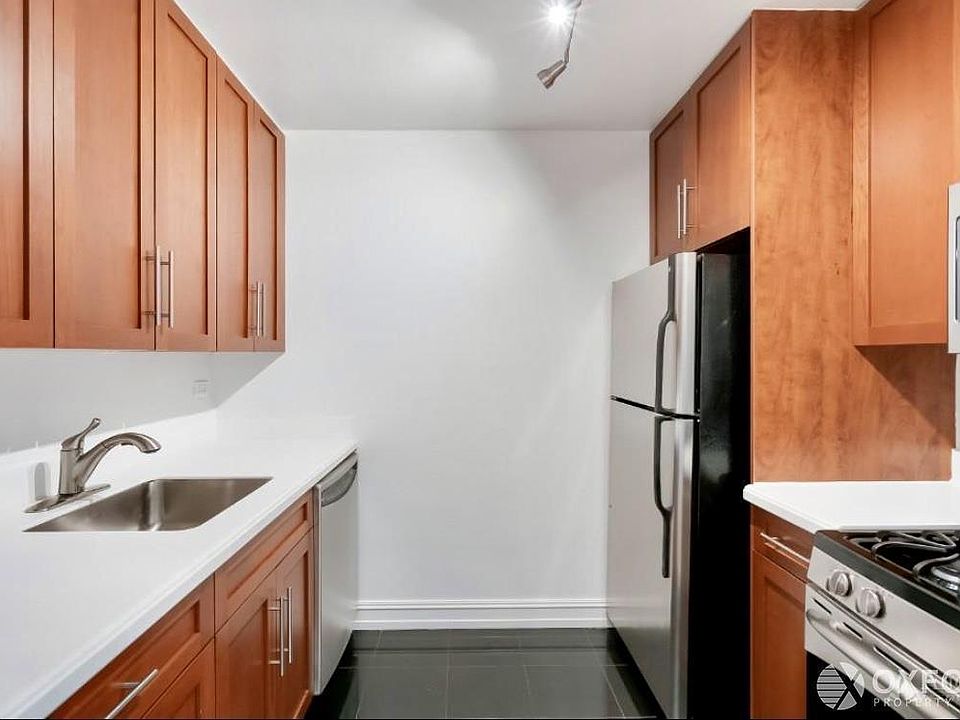 2nd image of 888 8th Ave APT 19W