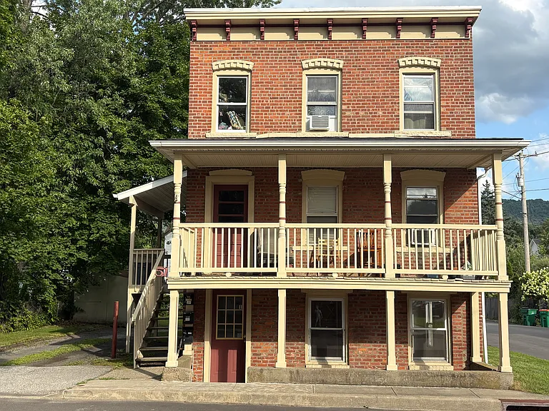 51 N Chestnut St #1 — Photo 1