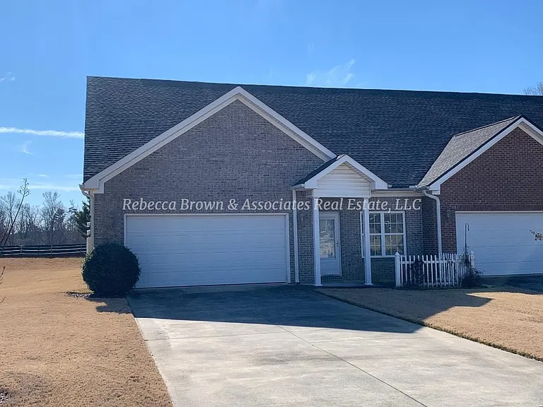 409 Blackwood Ter SE — Photo 1