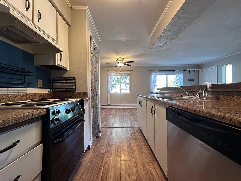 1589 NE Kane Dr — Photo 8